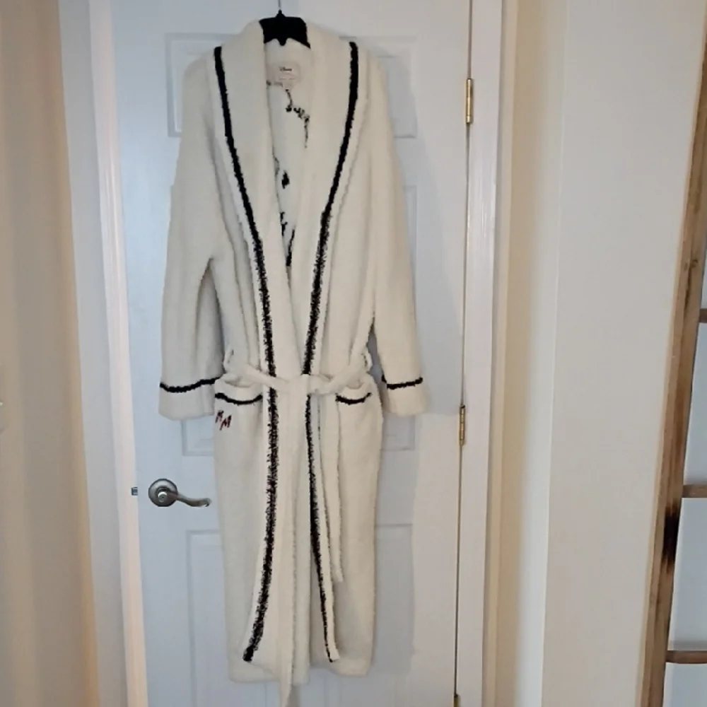 Barefoot Dreams Cream Robe with Black Silhouette - Picture 4 of 10
